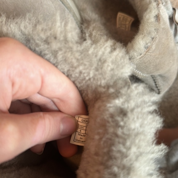 Grey Ugg boots with bows on side - Picture 6 of 7